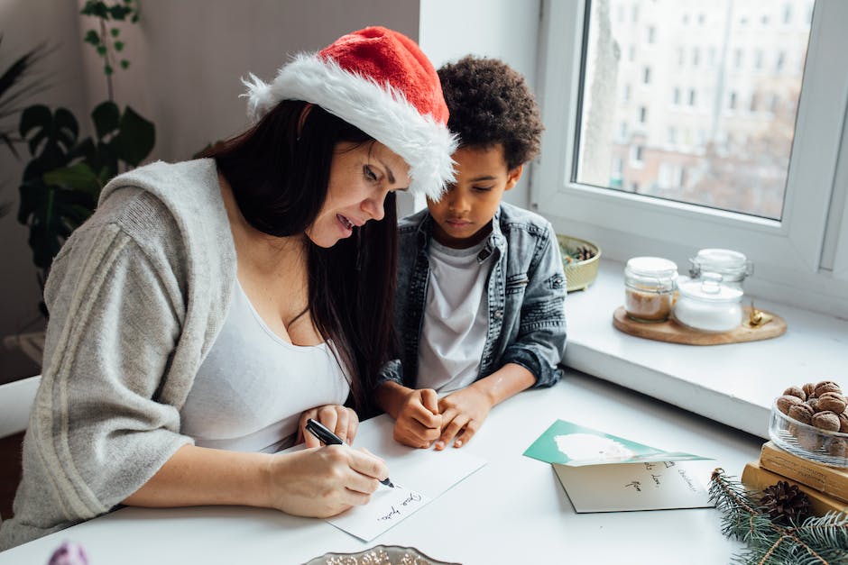 Weihnachtsmann und Co KG: Alter und Geschichte